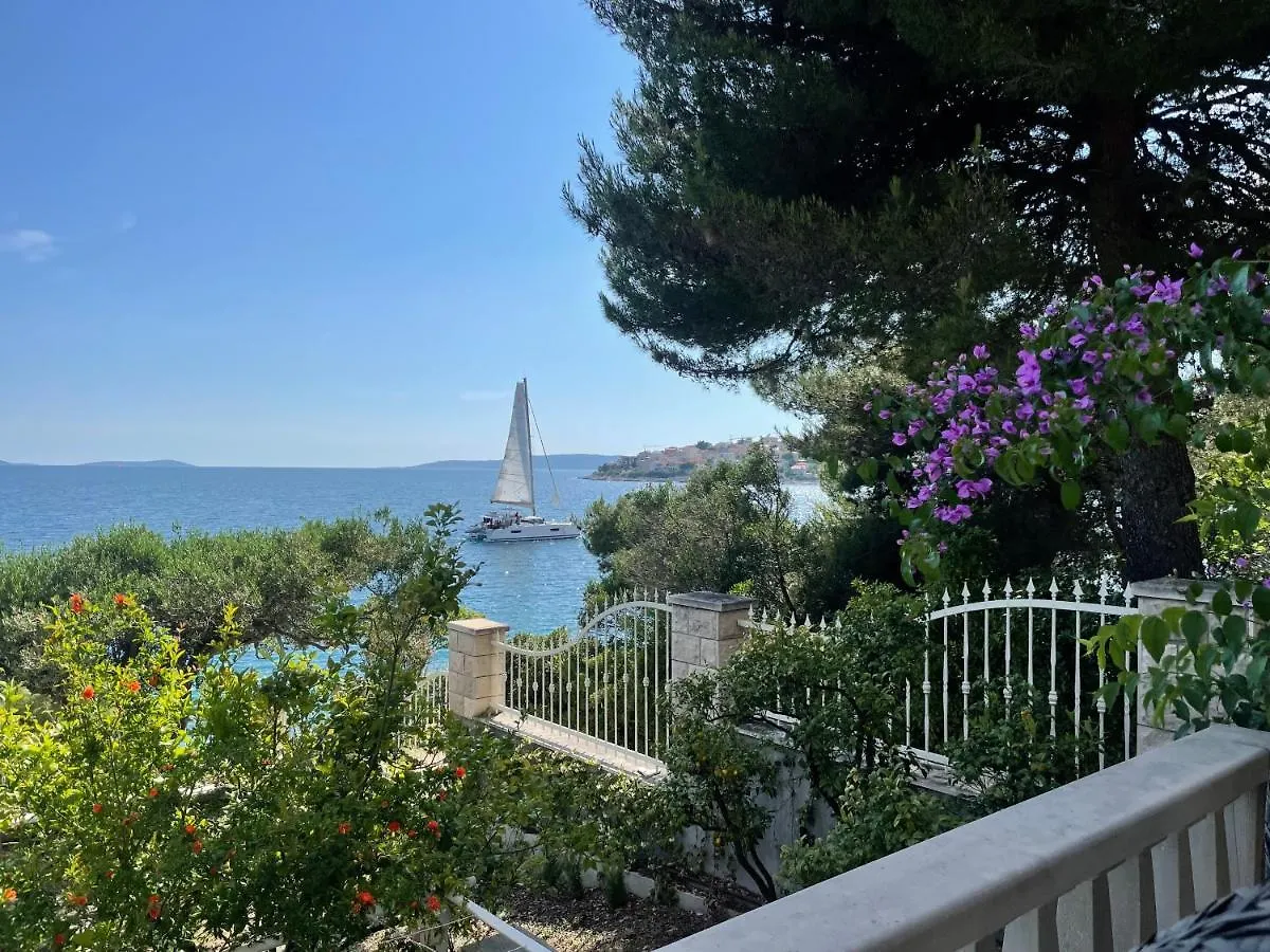 Luxury Seaside Villa With A Classic Mediterranean Olive Garden, A Fully Equipped Professional Kitchen, Pool, Sauna, Padle Boards And Canoe - Miolin Beach House Trogir Croatia