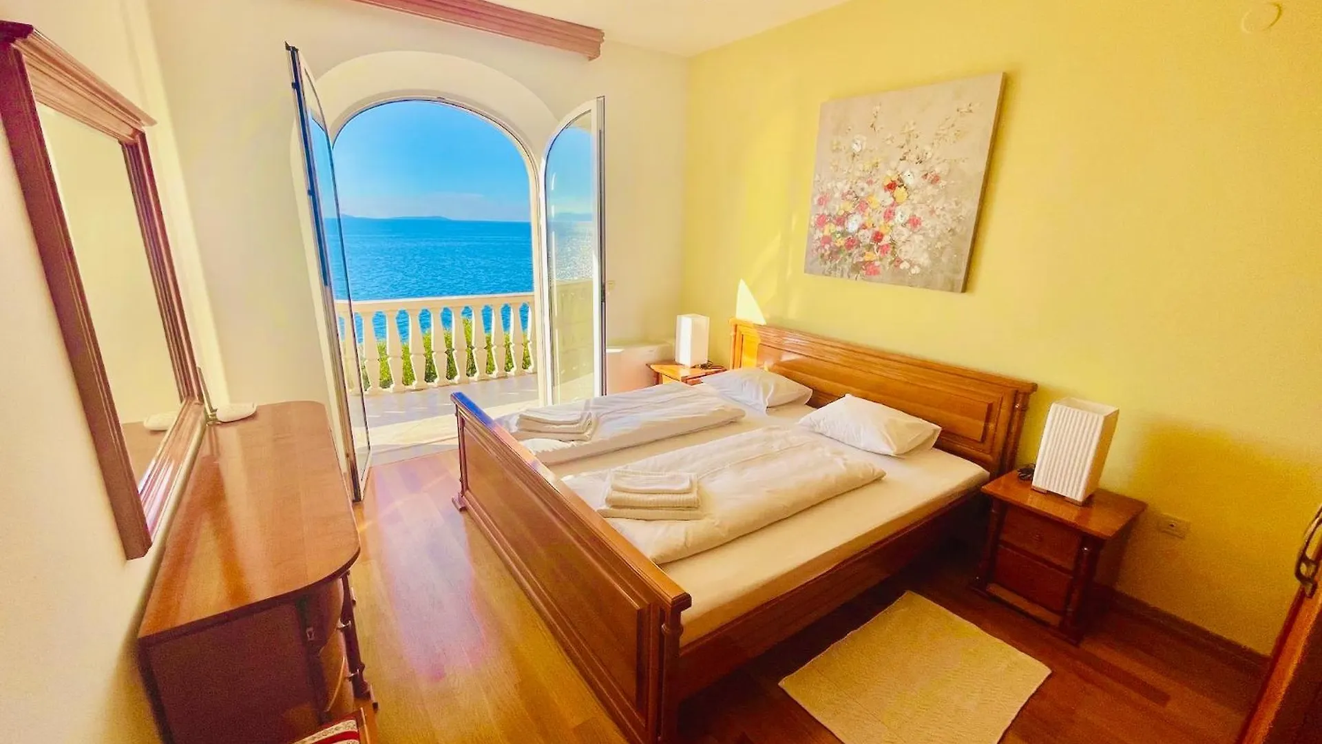 Luxury Seaside Villa With A Classic Mediterranean Olive Garden, A Fully Equipped Professional Kitchen, Pool, Sauna, Padle Boards And Canoe - Miolin Beach House Trogir
