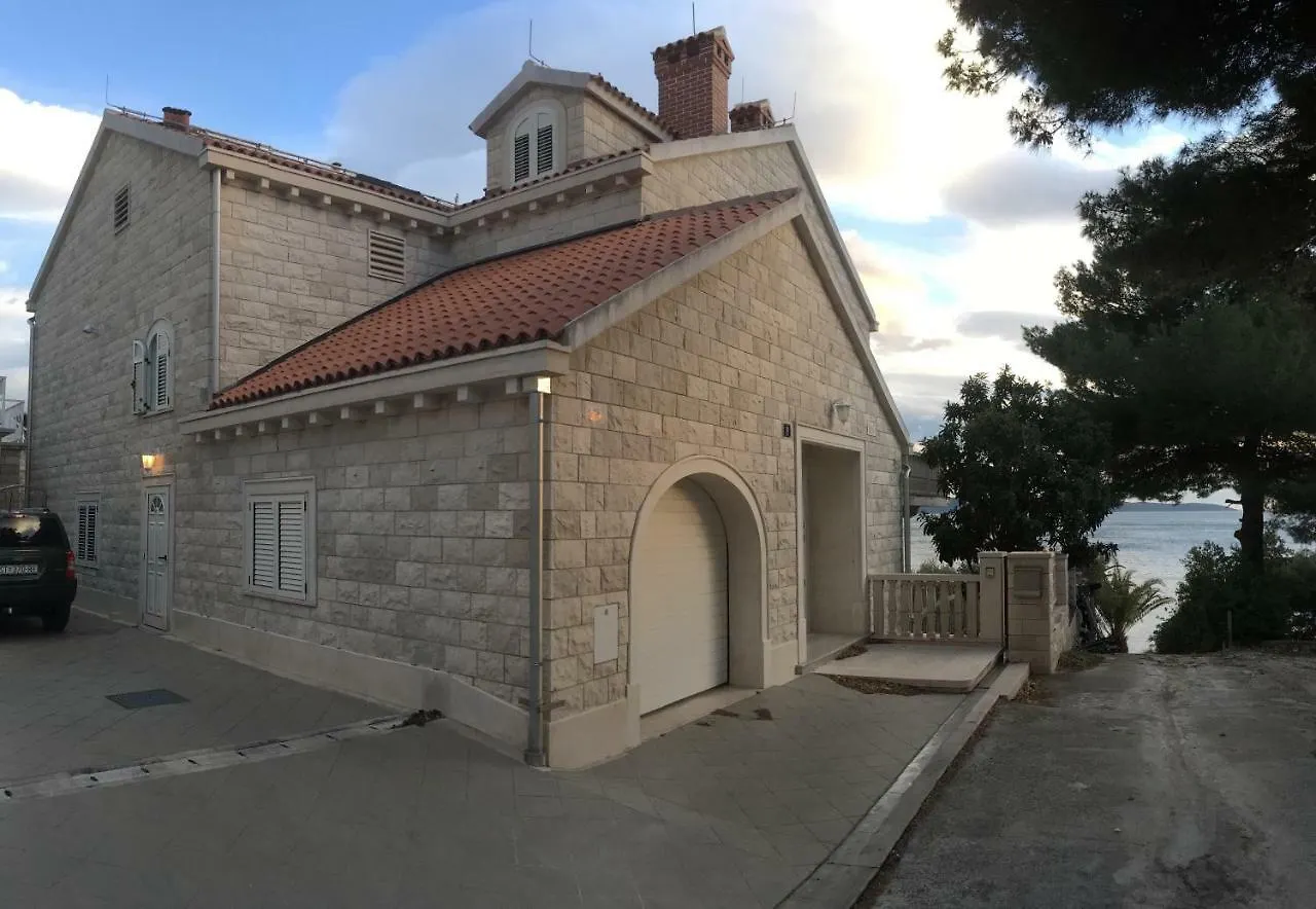 Luxury Seaside Villa With A Classic Mediterranean Olive Garden, A Fully Equipped Professional Kitchen, Pool, Sauna, Padle Boards And Canoe - Miolin Beach House Trogir