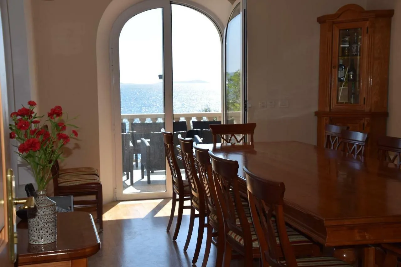 Luxury Seaside Villa With A Classic Mediterranean Olive Garden, A Fully Equipped Professional Kitchen, Pool, Sauna, Padle Boards And Canoe - Miolin Beach House Trogir Croacia